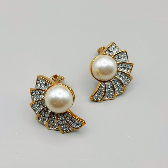 Butler Vintage 1960s clip-on earrings, oversized faux pearl & rhinestones - Picture 12 of 12